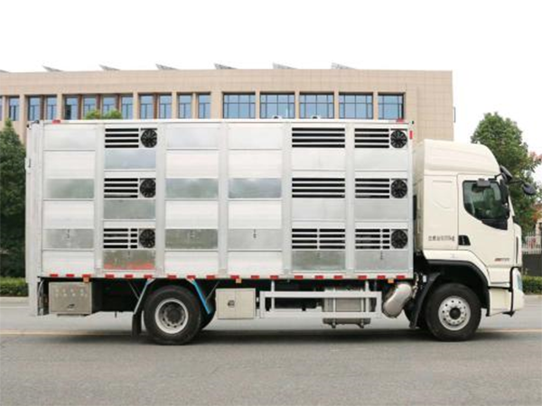 柳汽9.6米畜禽运输车