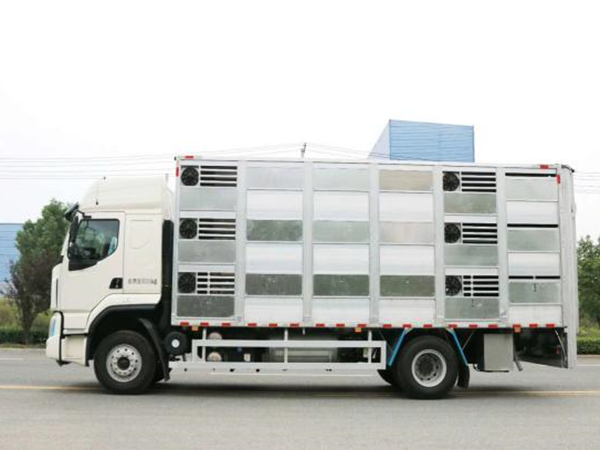 柳汽9.6米畜禽运输车