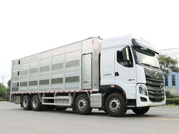 柳汽9.6米畜禽运输车