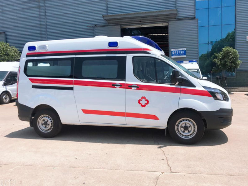 福特V362中轴中顶汽油版监护型救护车