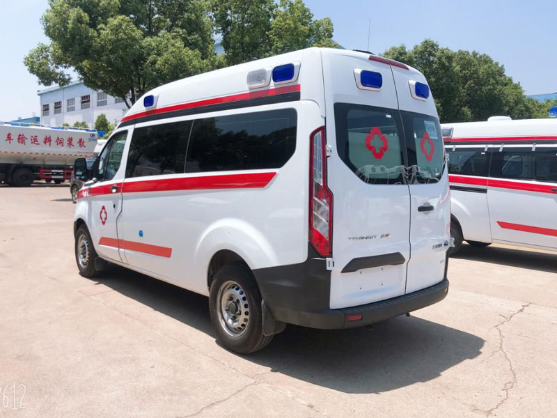 福特V362中轴中顶汽油版监护型救护车