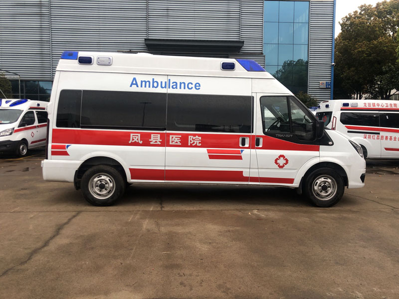 福特V348长轴高顶救护车