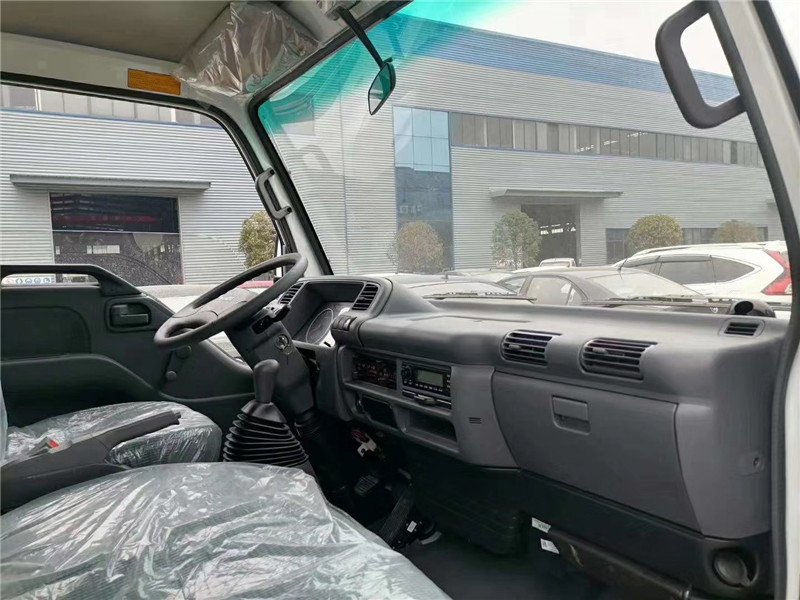 庆铃五十铃双排冷藏车
