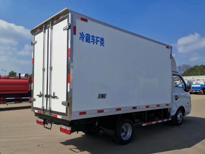 东风途逸汽油版后双轮冷藏车