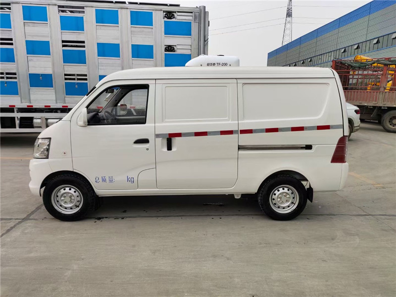 重庆长安V3面包冷藏车