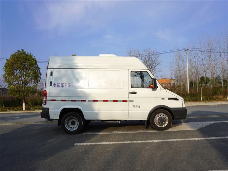 南京依维柯短轴面包冷藏车