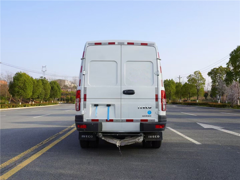 南京依维柯短轴面包冷藏车