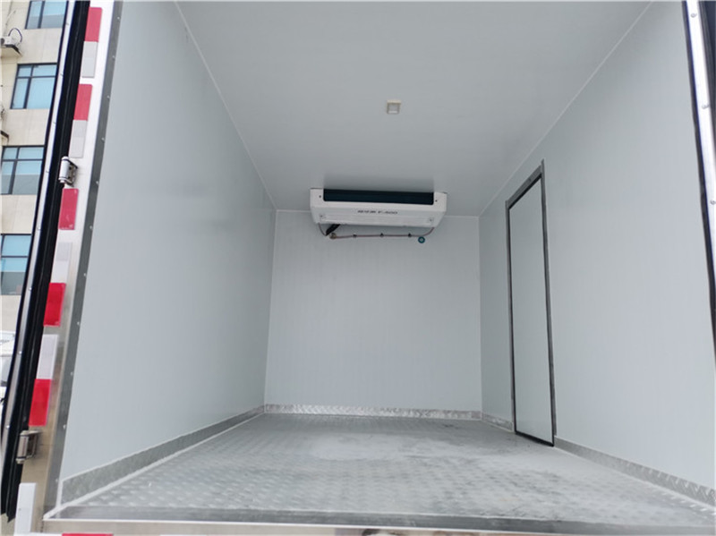 重汽豪沃4.2米冷藏车