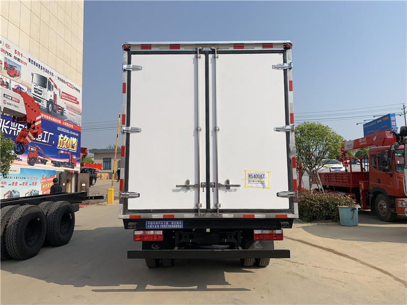 江淮骏铃V6/4.2米冷藏车
