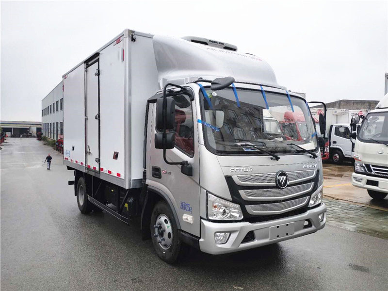 福田欧马可肉钩冷藏车
