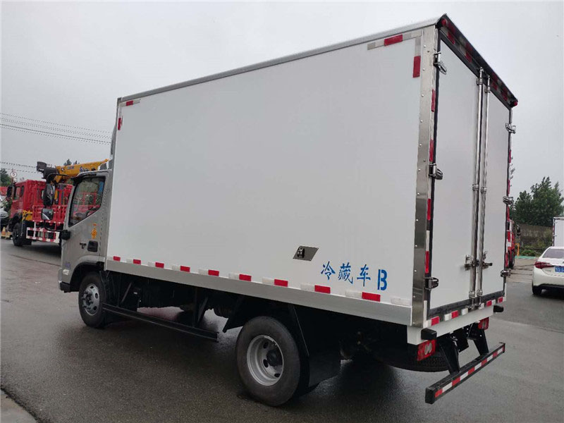 福田欧马可肉钩冷藏车