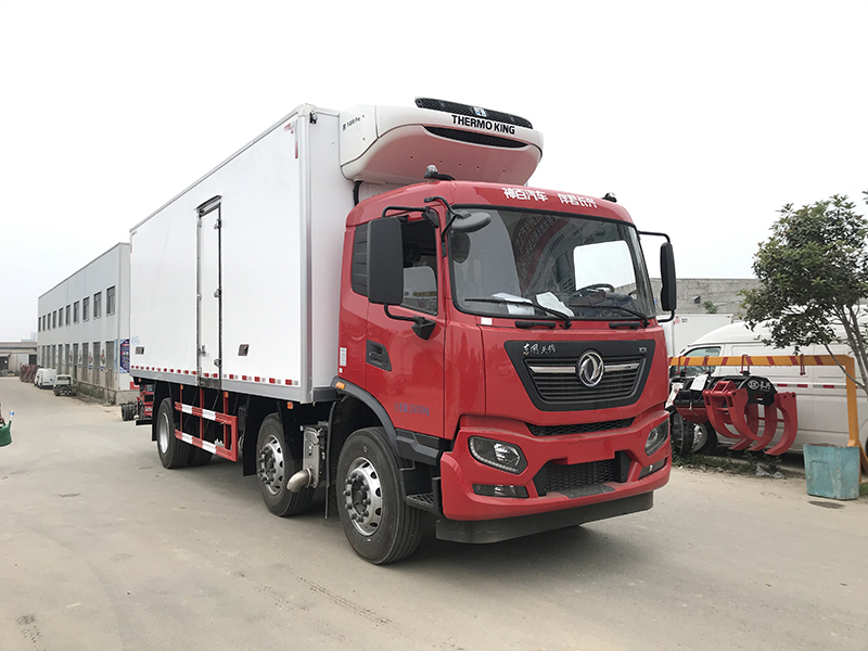 东风天锦KR小三轴平顶冷藏车