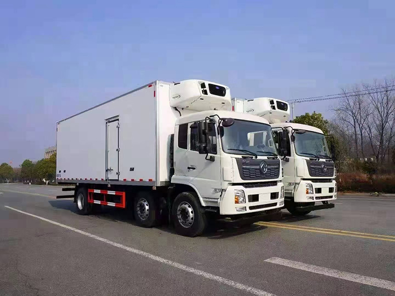 东风天锦VR小三轴平顶冷藏车