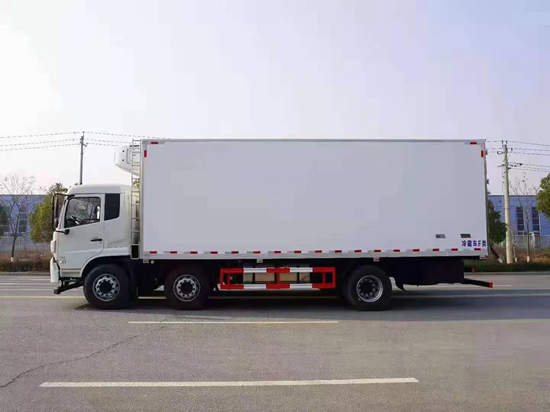 东风天锦VR小三轴平顶冷藏车