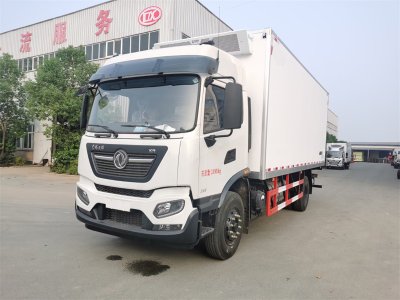 东风天锦KR高顶双卧冷藏车