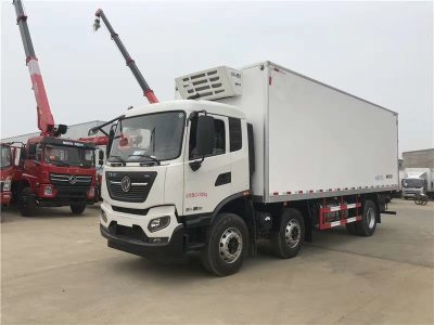 东风天锦KR前四后四平顶冷藏车
