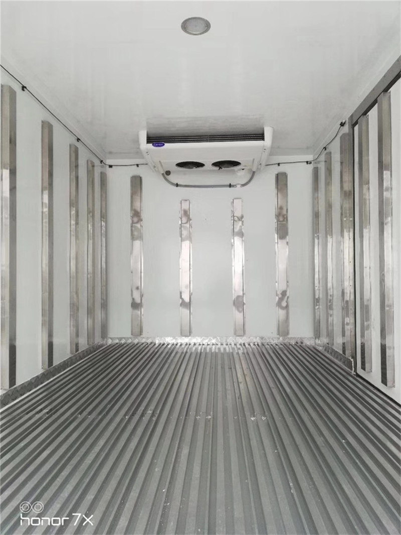 庆铃五十铃KV100蓝牌冷藏车