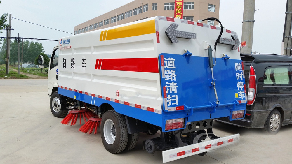 不上牌东风福瑞扫路车1.5立方水/4立方尘