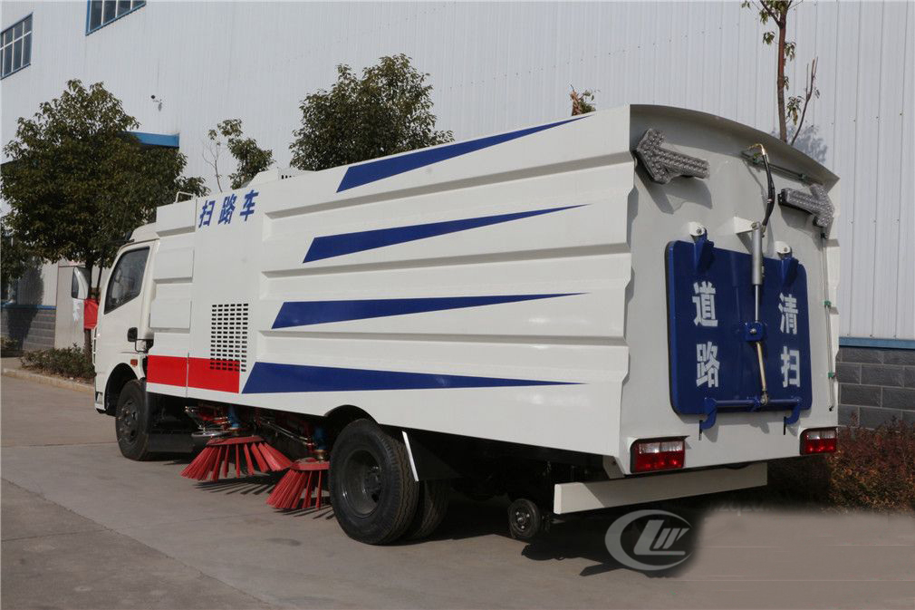 不上牌东风多利卡扫路车2.5立方水/5立方尘
