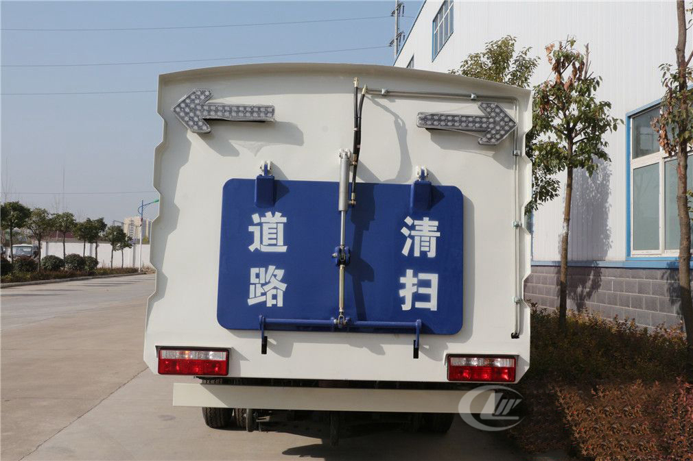 不上牌东风多利卡扫路车2.5立方水/5立方尘