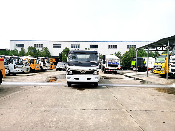 东风大多利卡洗扫车