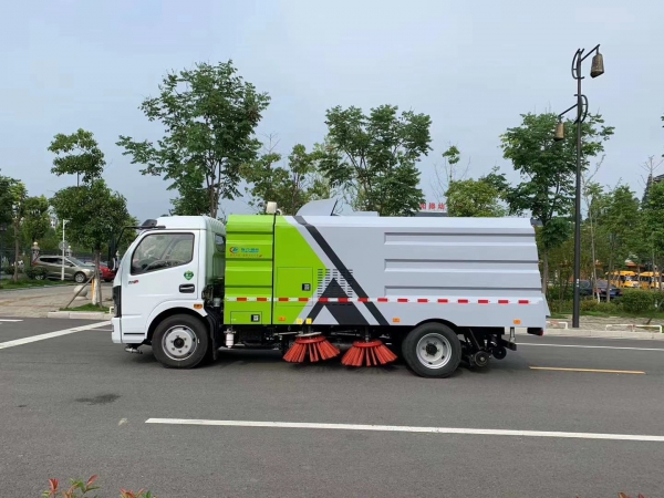 东风凯普特7.5方扫路车