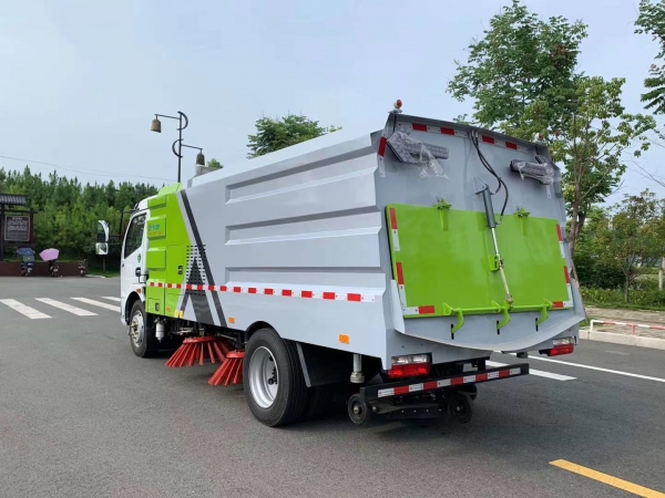 东风凯普特7.5方扫路车
