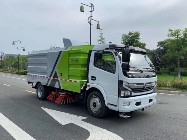 东风凯普特7.5方扫路车