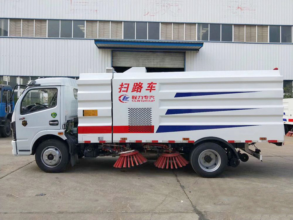 东风D7扫路车2.5立方水/5立方尘