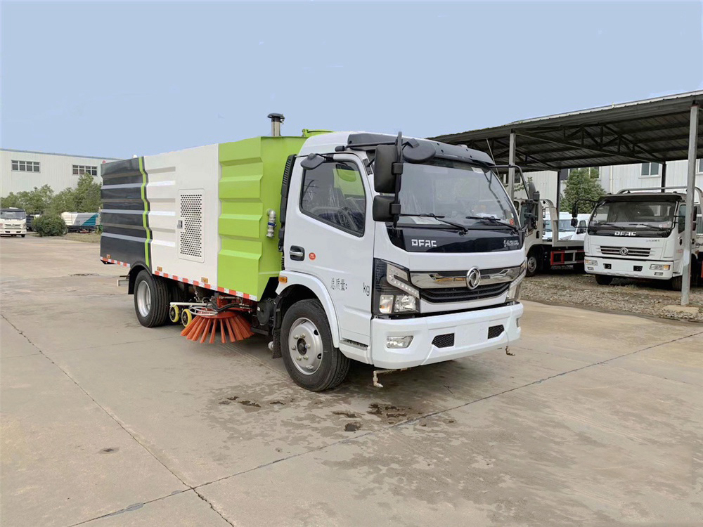 东风D7扫路车2.5立方水/5立方尘