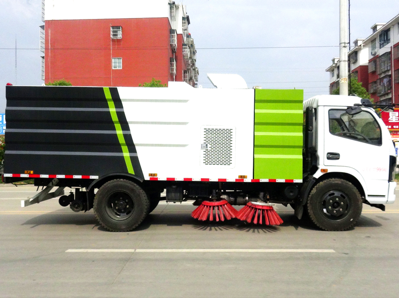 东风大多利卡扫路车