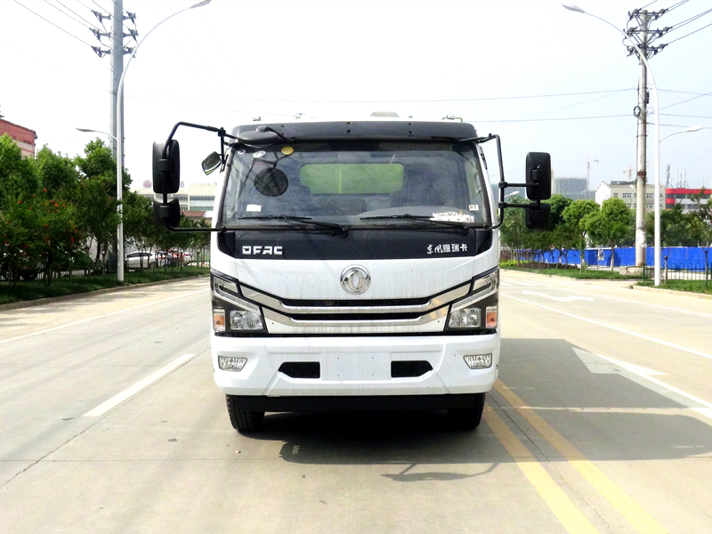 东风大多利卡扫路车