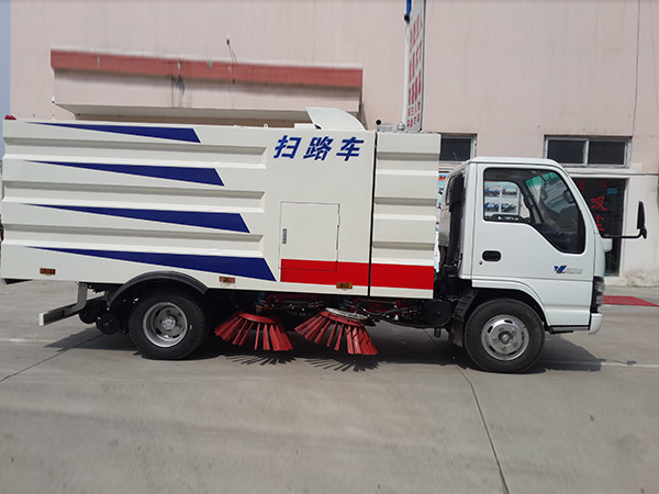 五十铃扫路车