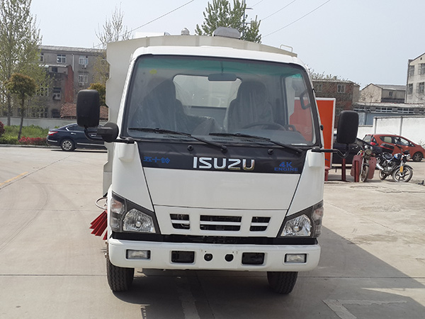五十铃扫路车