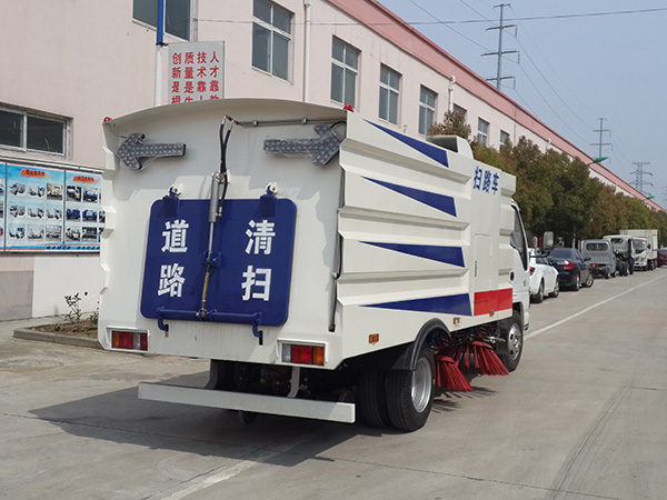 五十铃扫路车