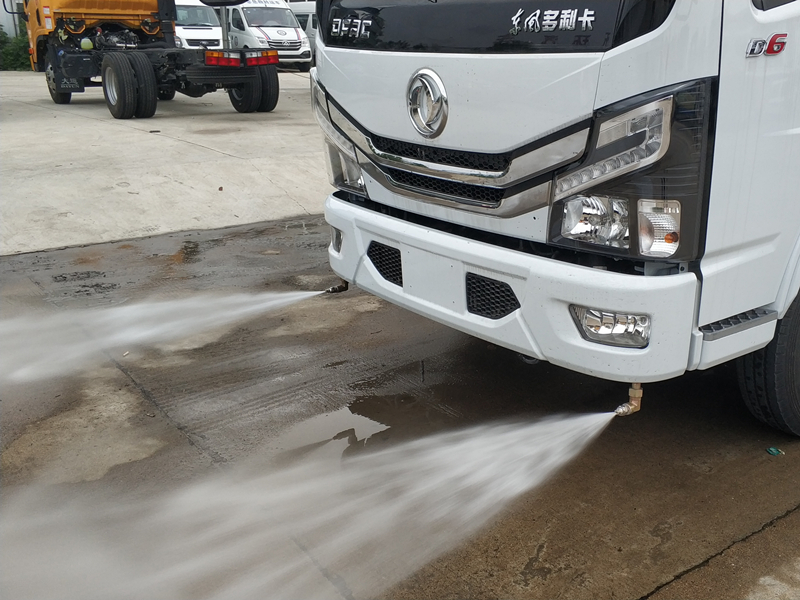 东风小多利卡3308轴距洗扫车