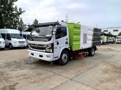 东风D7洗扫车4立方水/5立方尘