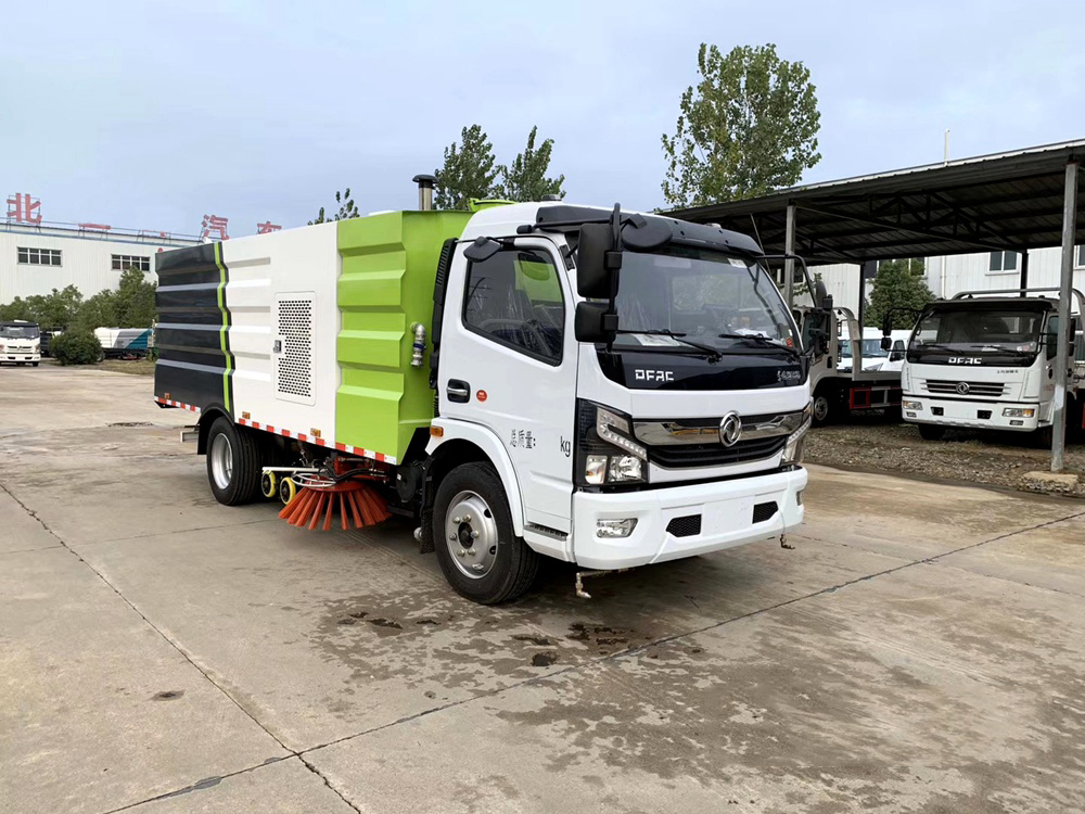 东风D7洗扫车4立方水/5立方尘