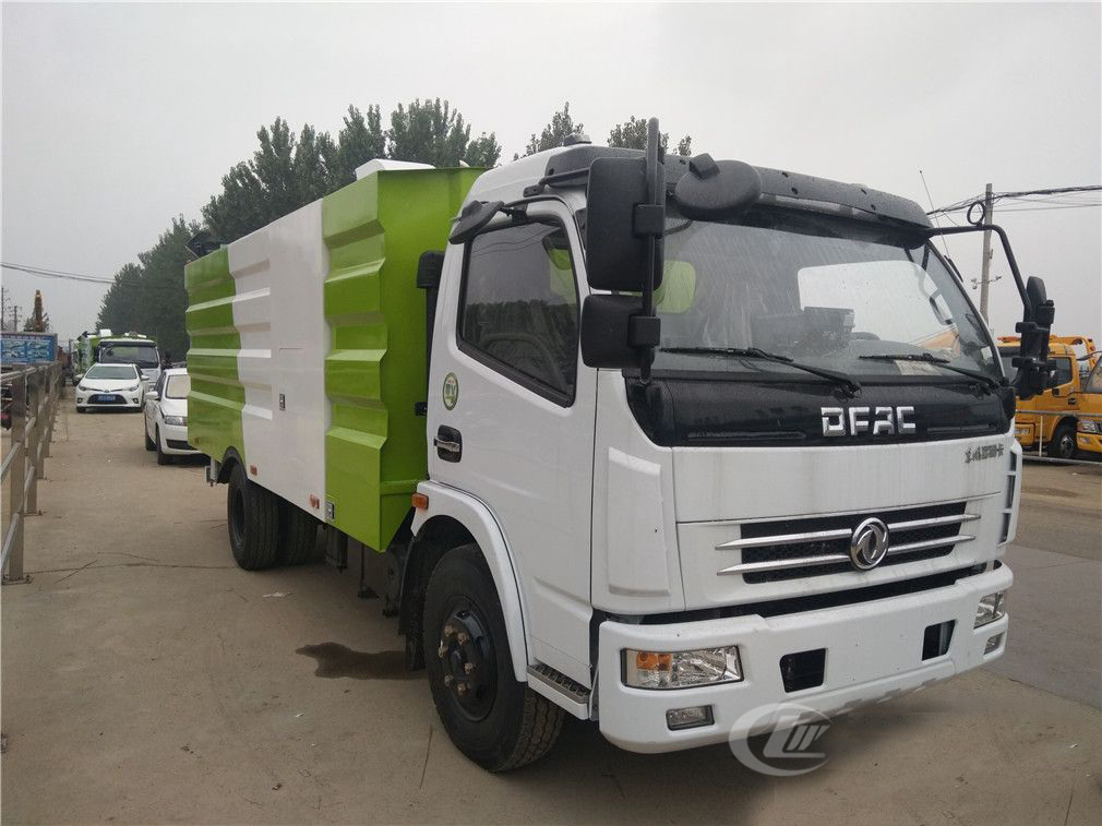 东风D7吸尘车1.5立方水/6立方尘