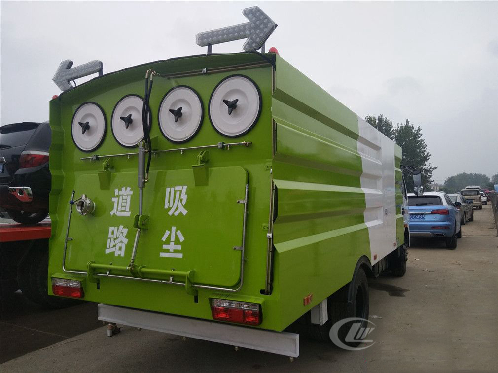 东风D7吸尘车1.5立方水/6立方尘