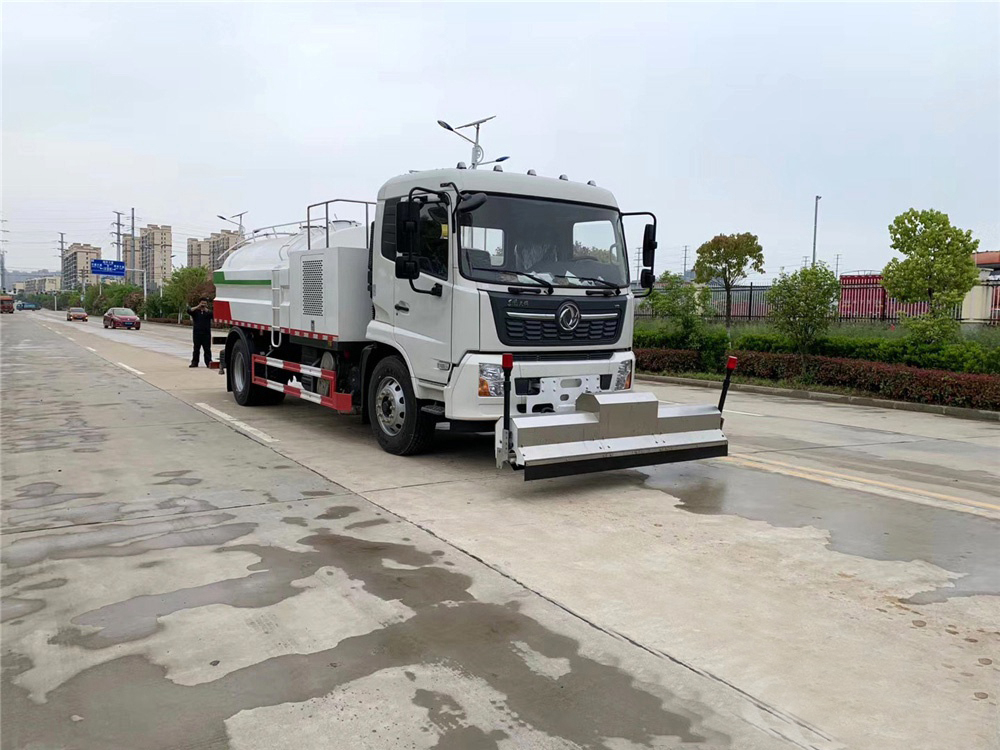 东风天锦8立方路面清洗车