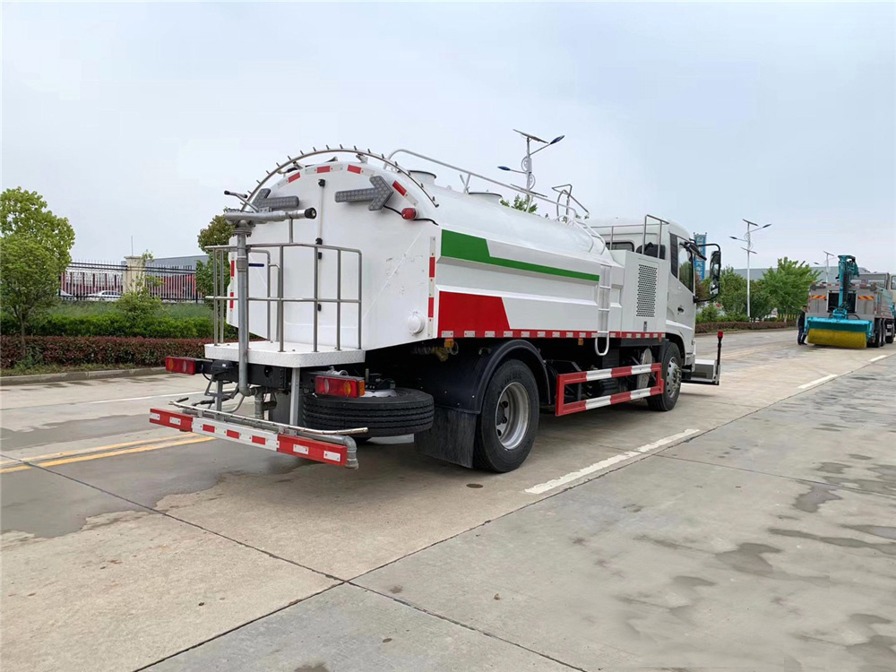 东风天锦8立方路面清洗车