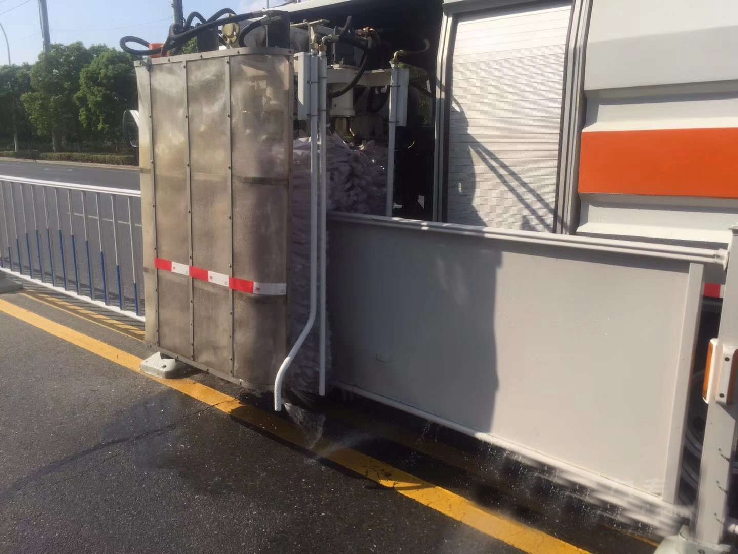 五十铃4立方城市护栏清洗车