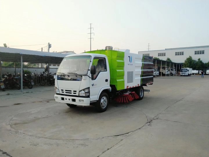 五十铃扫路车4立方尘箱/1.5立方水箱