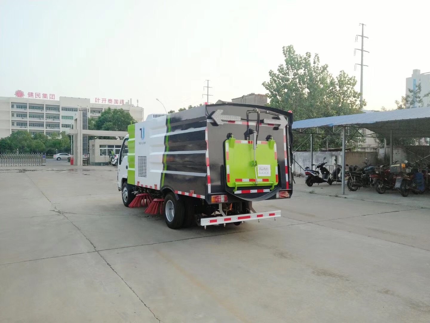 五十铃扫路车4立方尘箱/1.5立方水箱