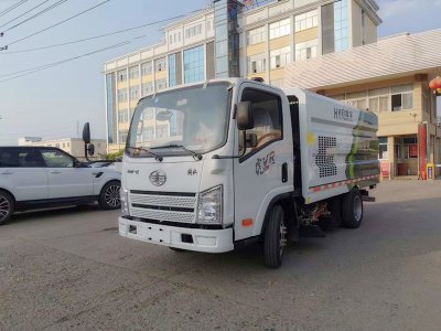 解放蓝牌扫路车3立方尘箱 /0.8立方水箱