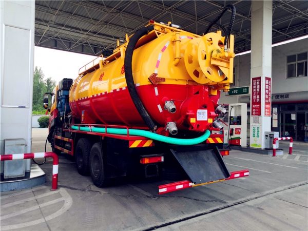 东风天龙后八轮清洗吸污车