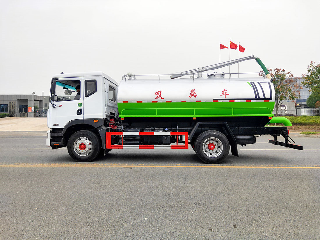 东风D9/12立方吸粪车