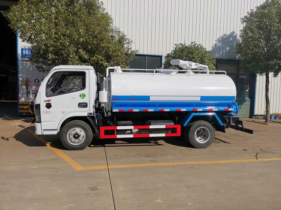 东风小多利卡5立方吸粪车