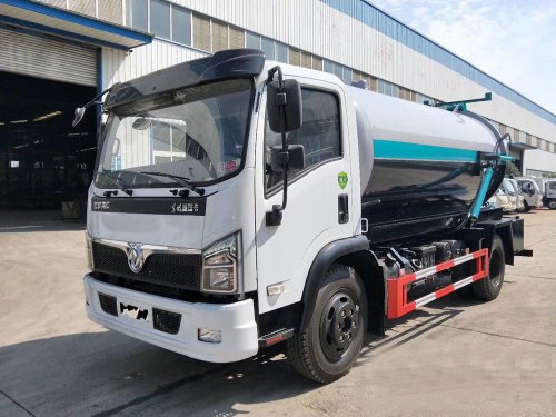 东风D7/8立方吸污车